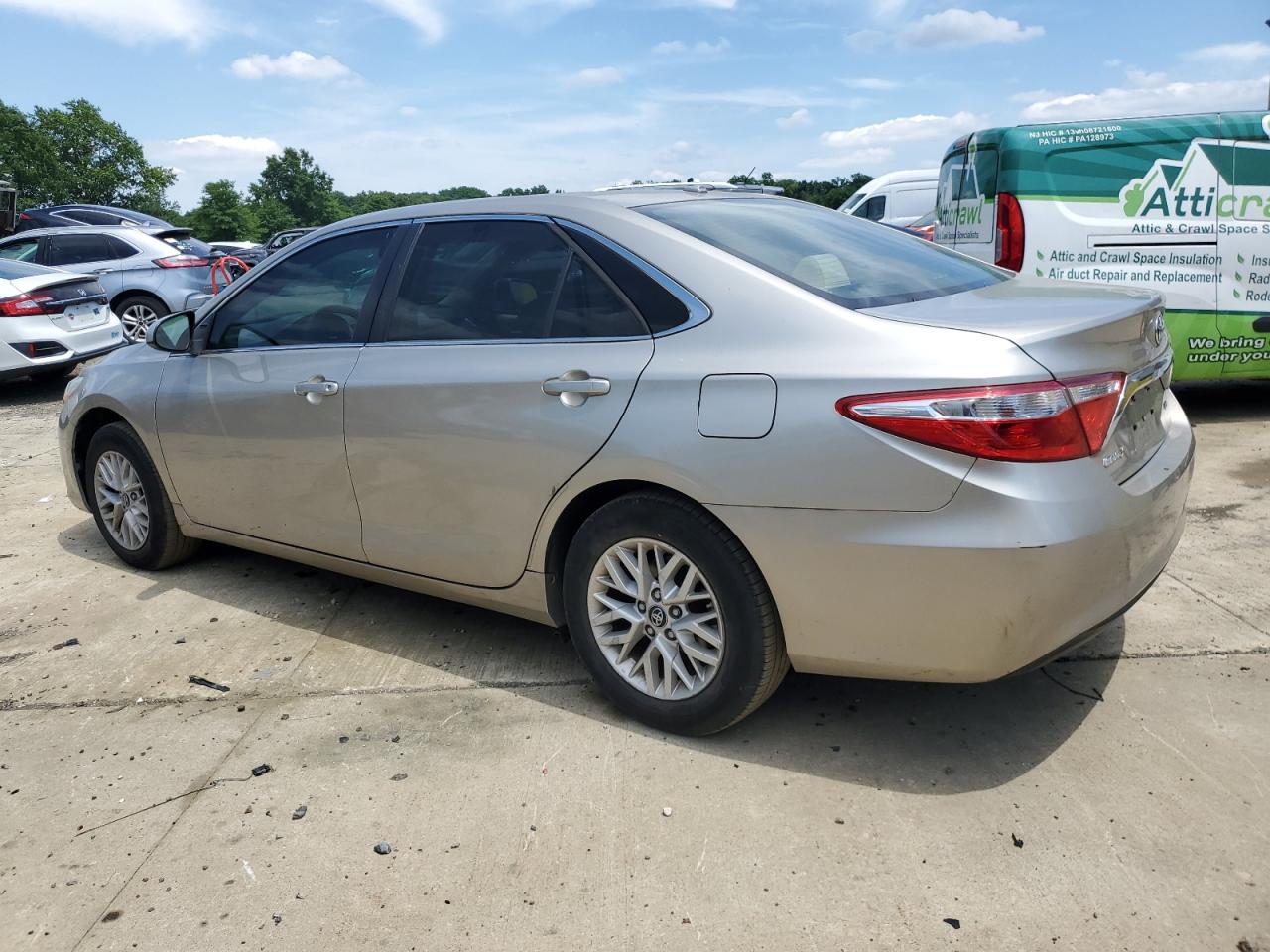 2017 TOYOTA CAMRY LE photo 2