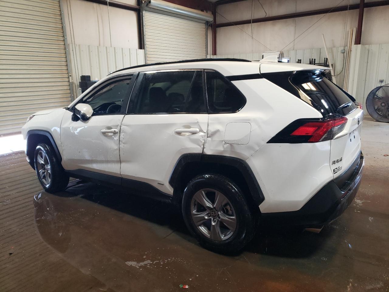 2024 TOYOTA RAV4 XLE photo 2