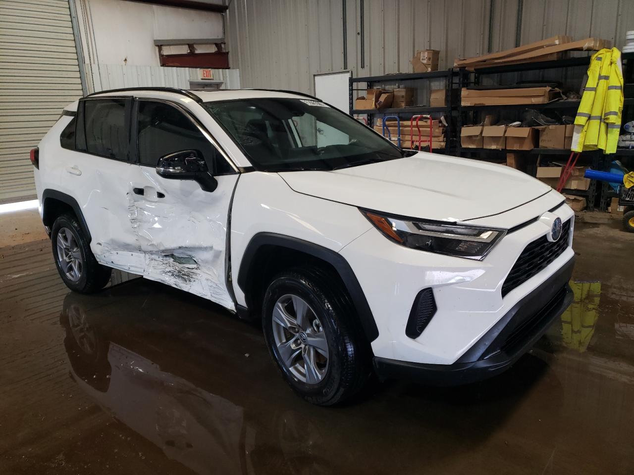 2024 TOYOTA RAV4 XLE photo 4