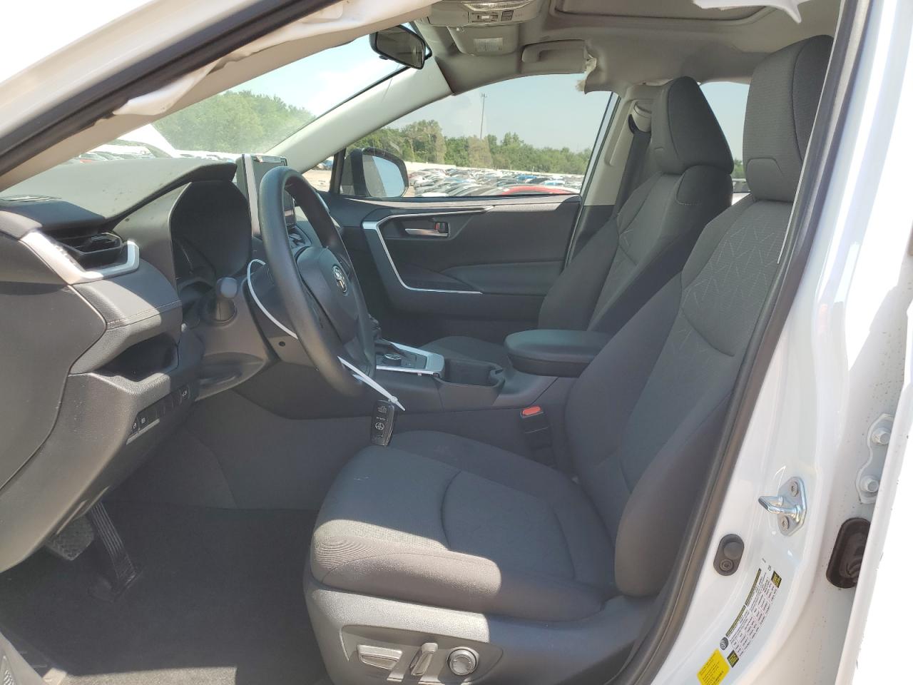2024 TOYOTA RAV4 XLE photo 7