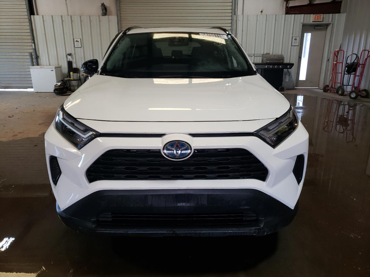 2024 TOYOTA RAV4 XLE photo 5