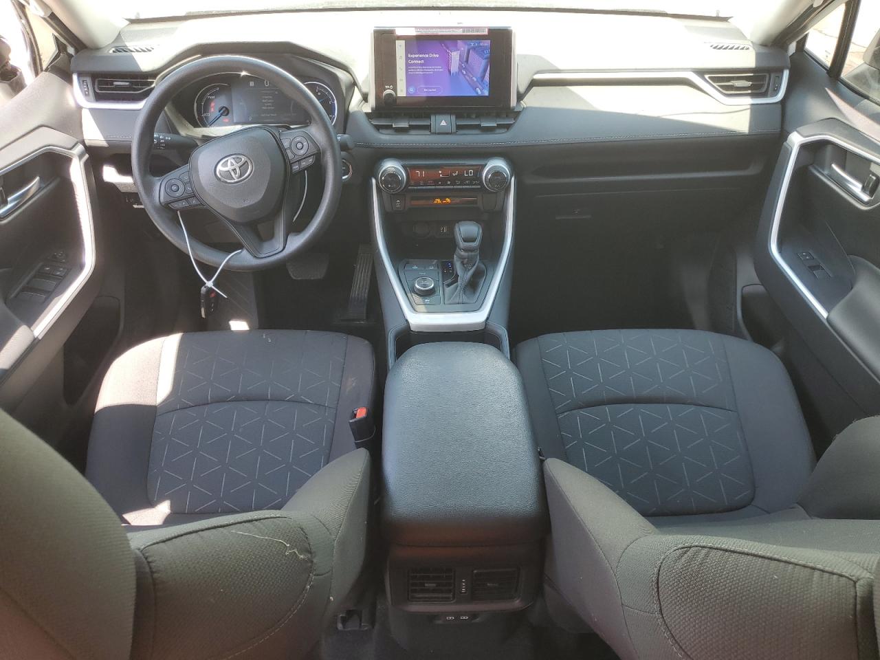 2024 TOYOTA RAV4 XLE photo 8