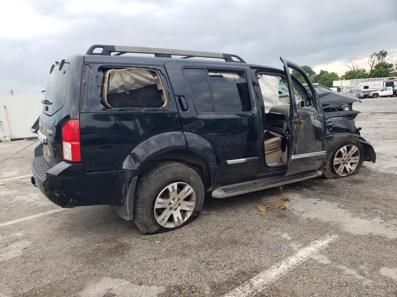 2011 NISSAN PATHFINDER S photo 5