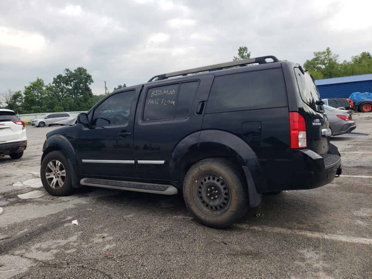 2011 NISSAN PATHFINDER S photo 3