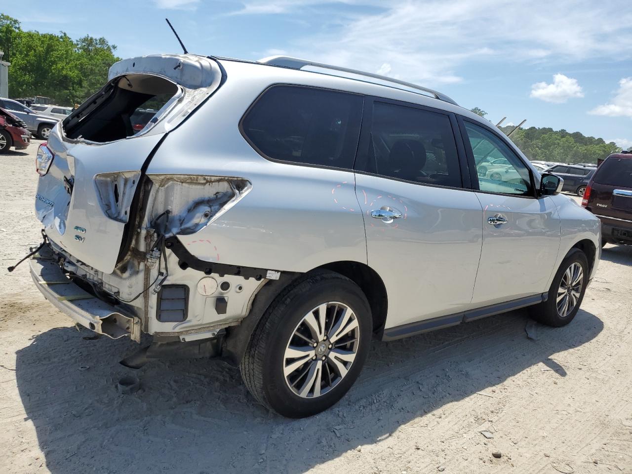 2017 NISSAN PATHFINDER S photo 5