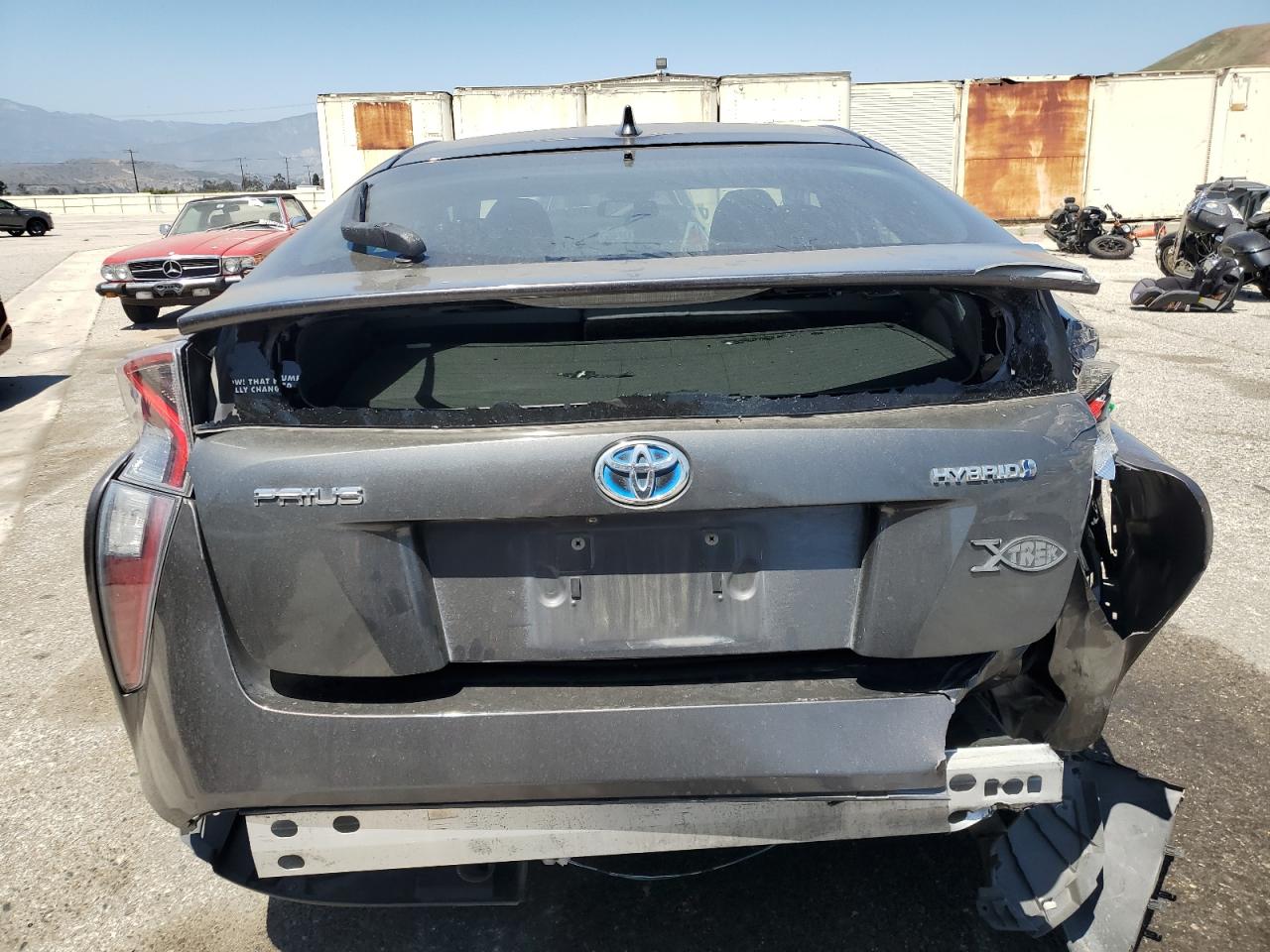 2017 TOYOTA PRIUS photo 6