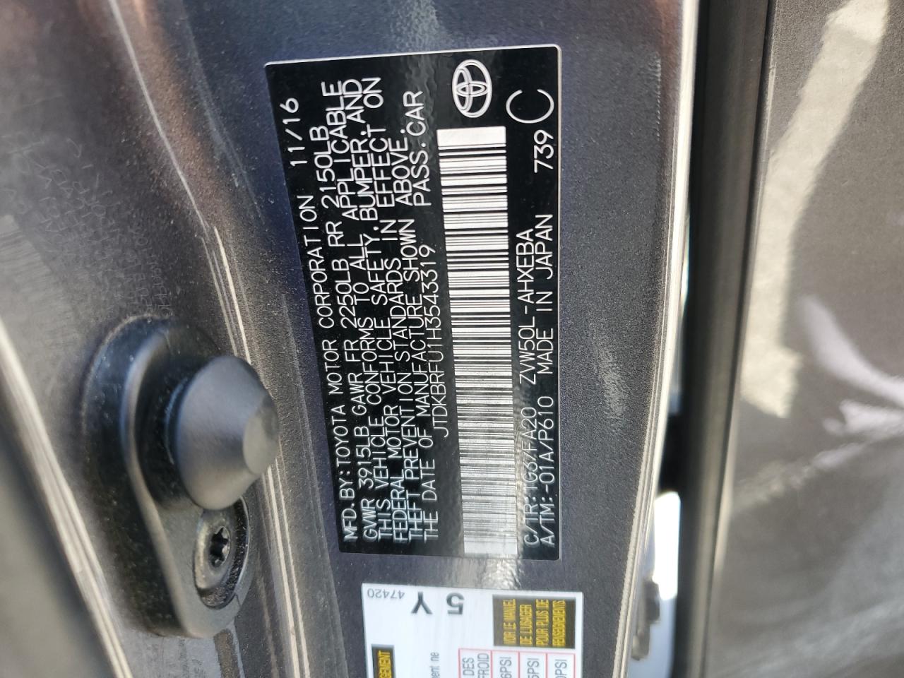 2017 TOYOTA PRIUS photo 12