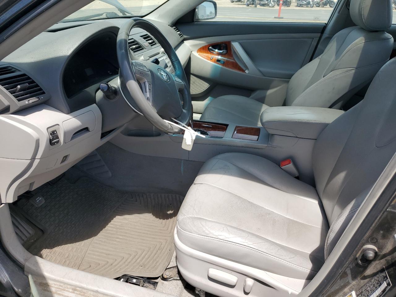 2010 TOYOTA CAMRY XLE photo 13