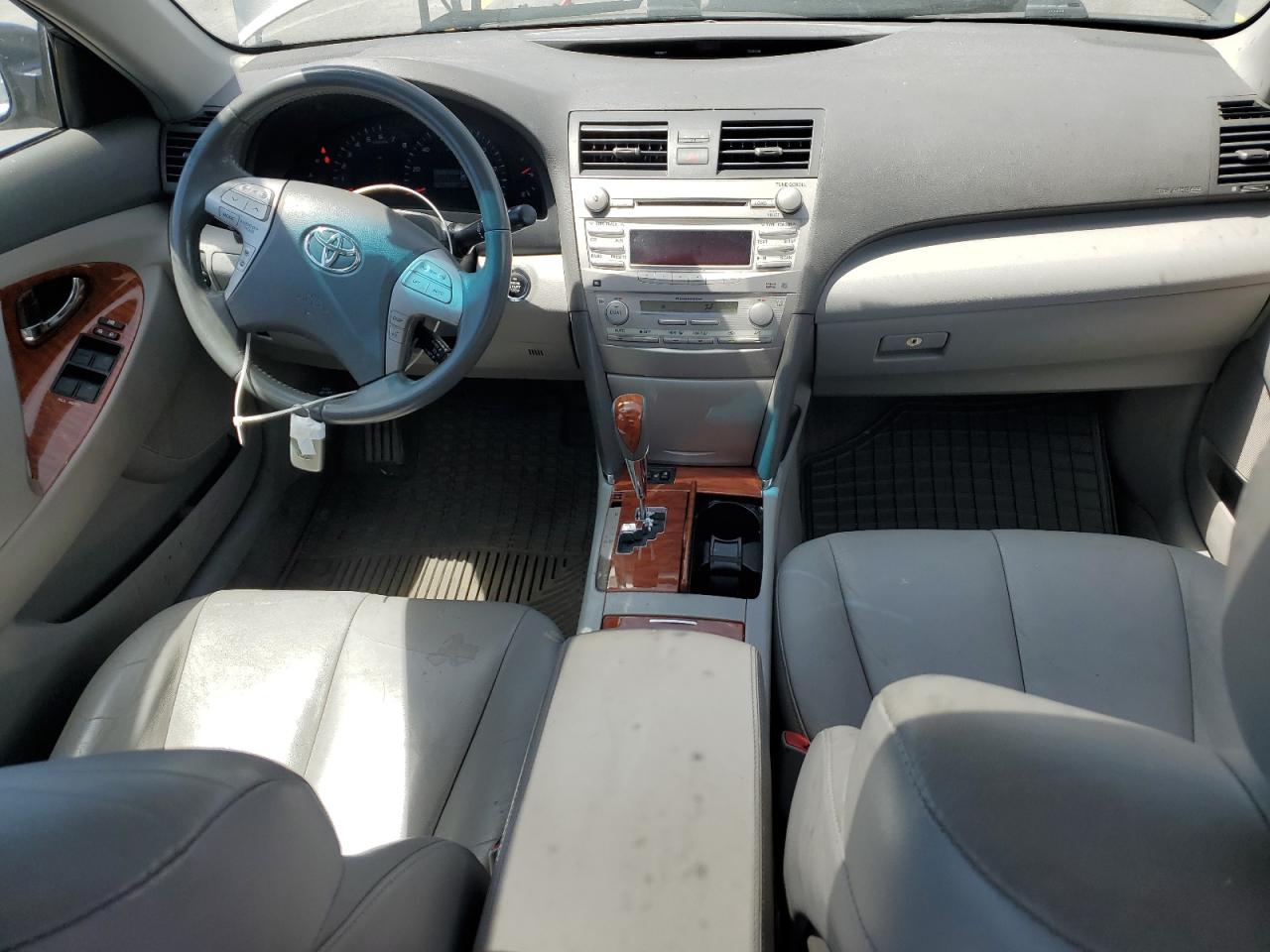 2010 TOYOTA CAMRY XLE photo 15