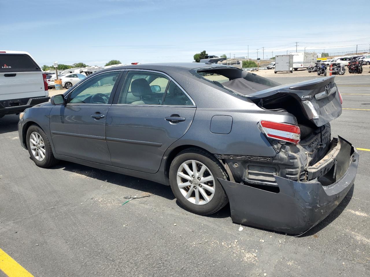2010 TOYOTA CAMRY XLE photo 3