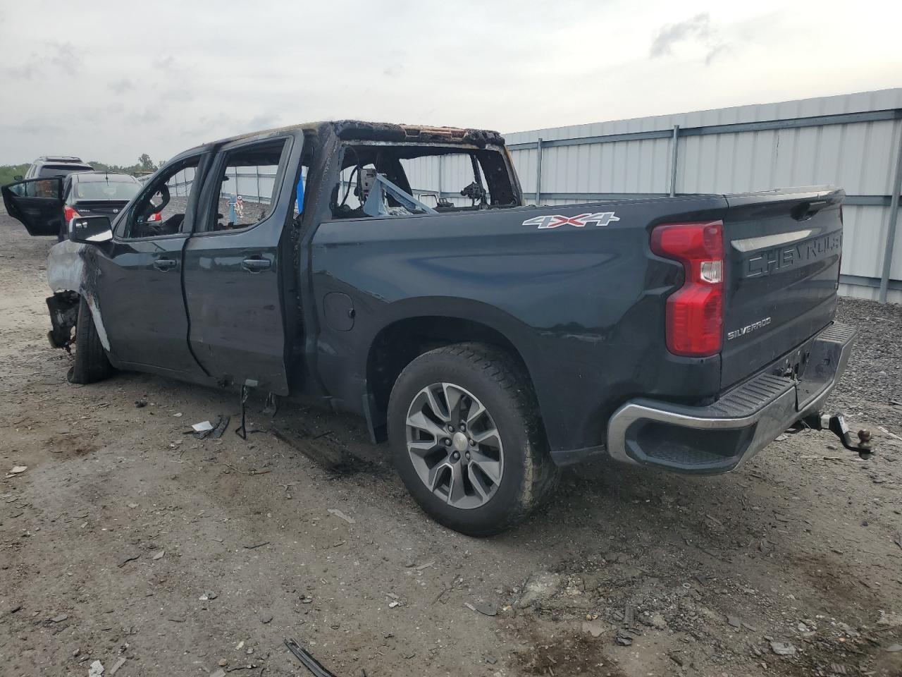2020 CHEVROLET SILVERADO K1500 LT photo 2