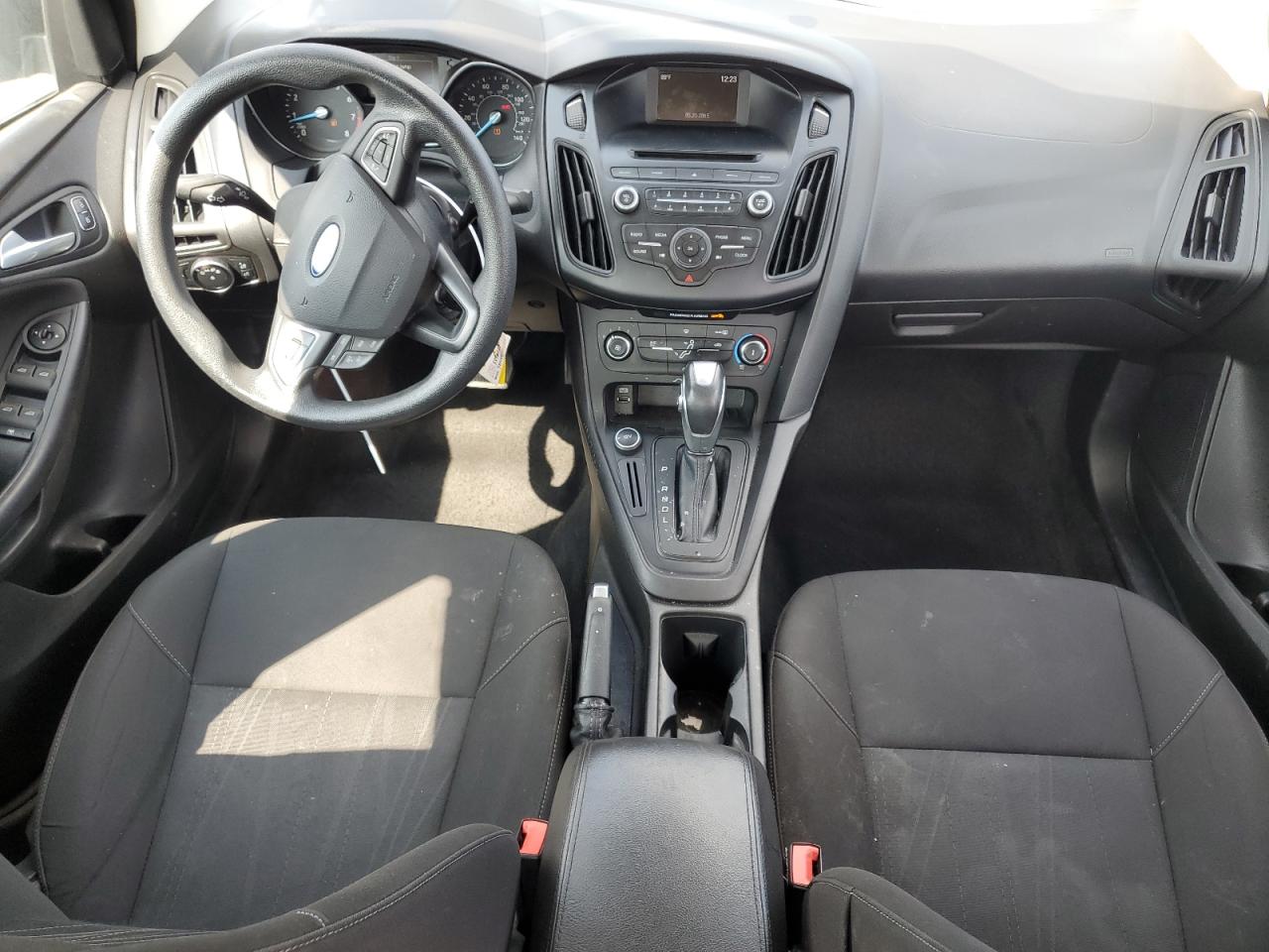 2015 FORD FOCUS SE photo 22