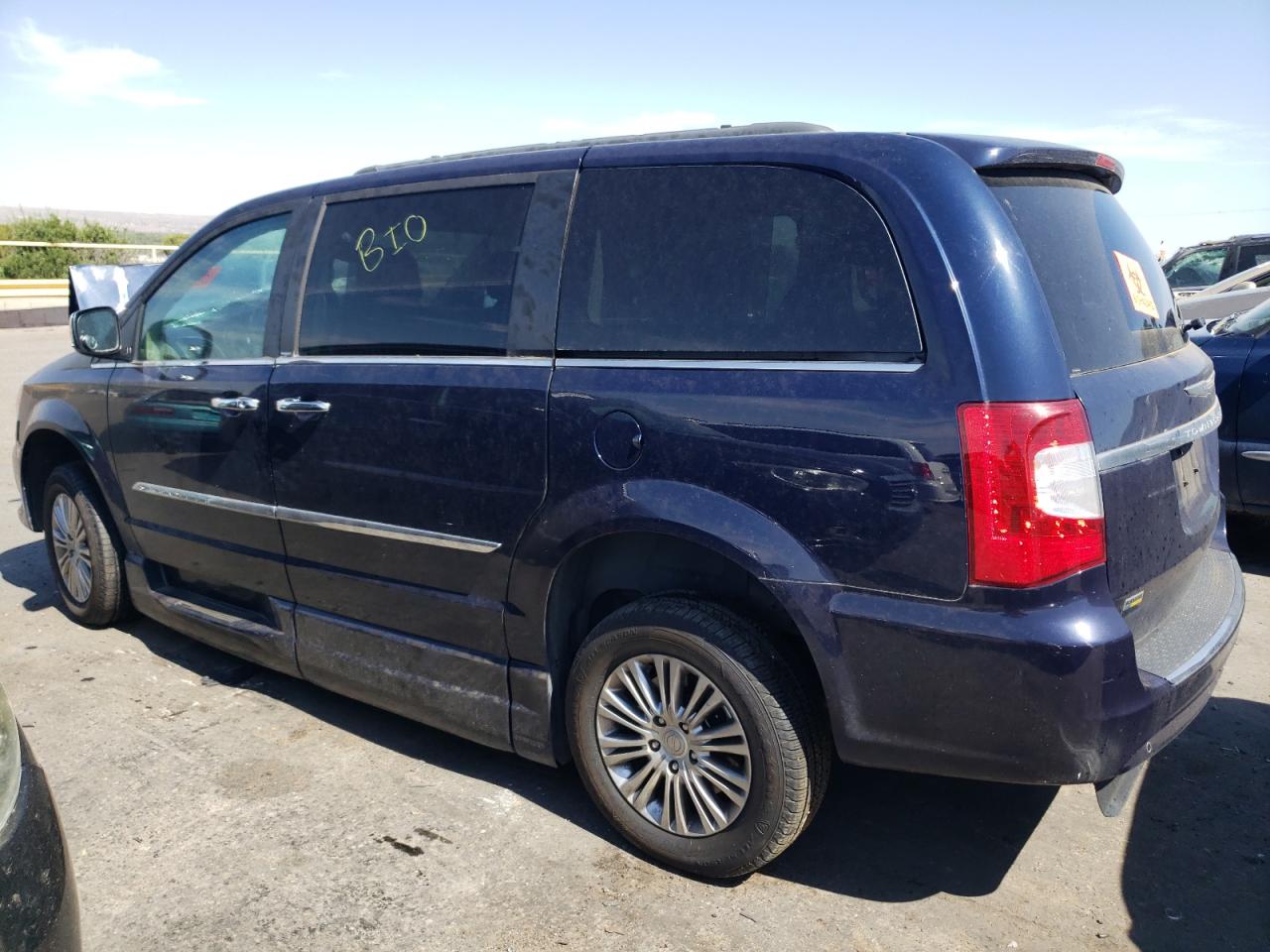 2013 CHRYSLER TOWN & COUNTRY TOURING L photo 3
