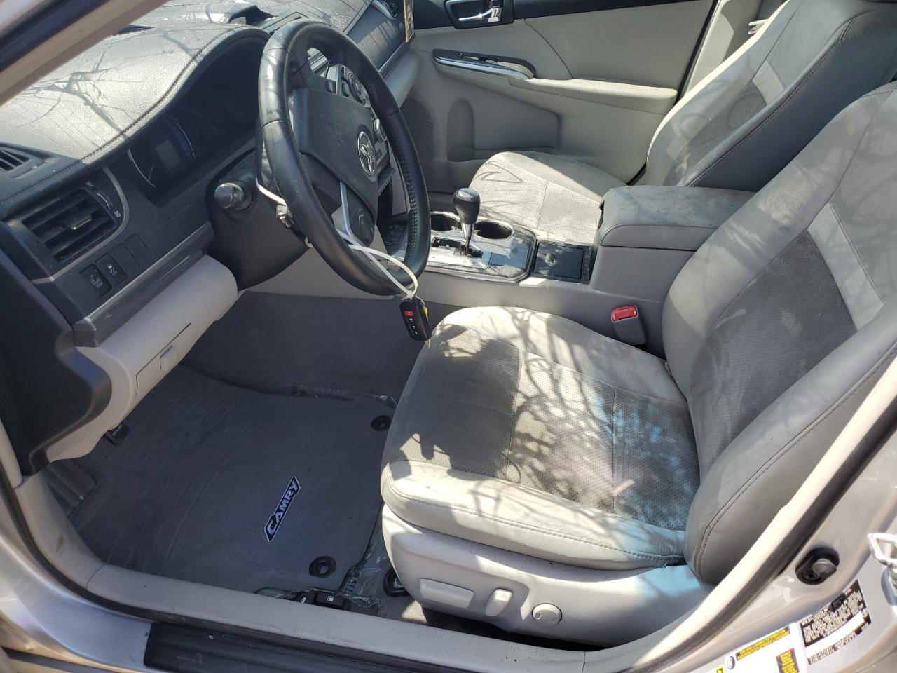 2014 TOYOTA CAMRY HYBRID photo 13