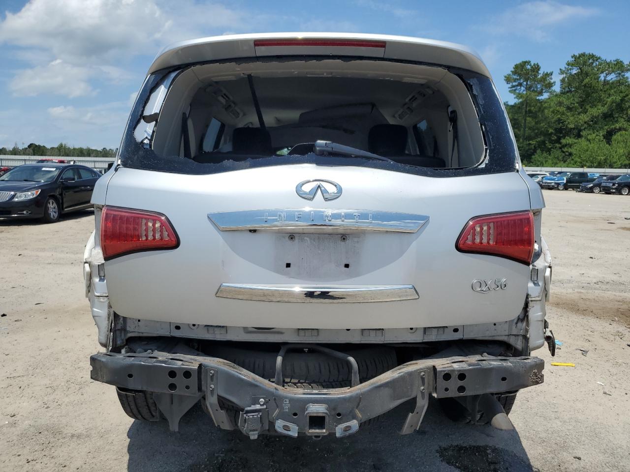 2013 INFINITI QX56 photo 11