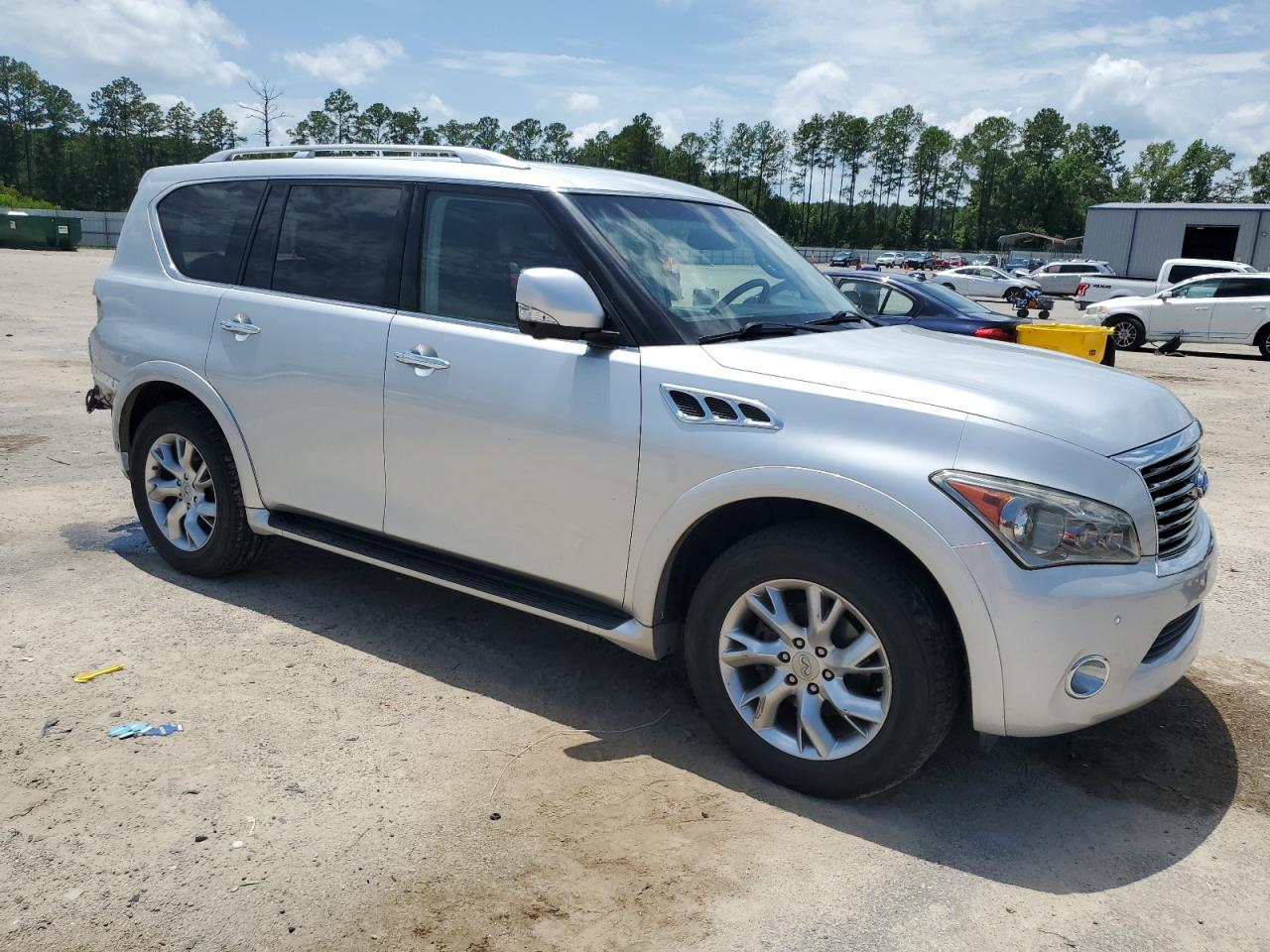2013 INFINITI QX56 photo 7