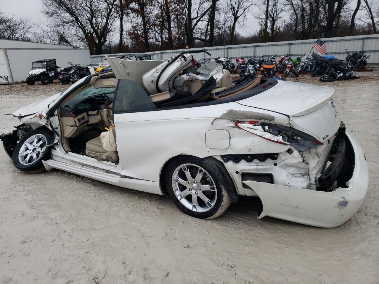 2006 TOYOTA CAMRY SOLARA SE photo 2