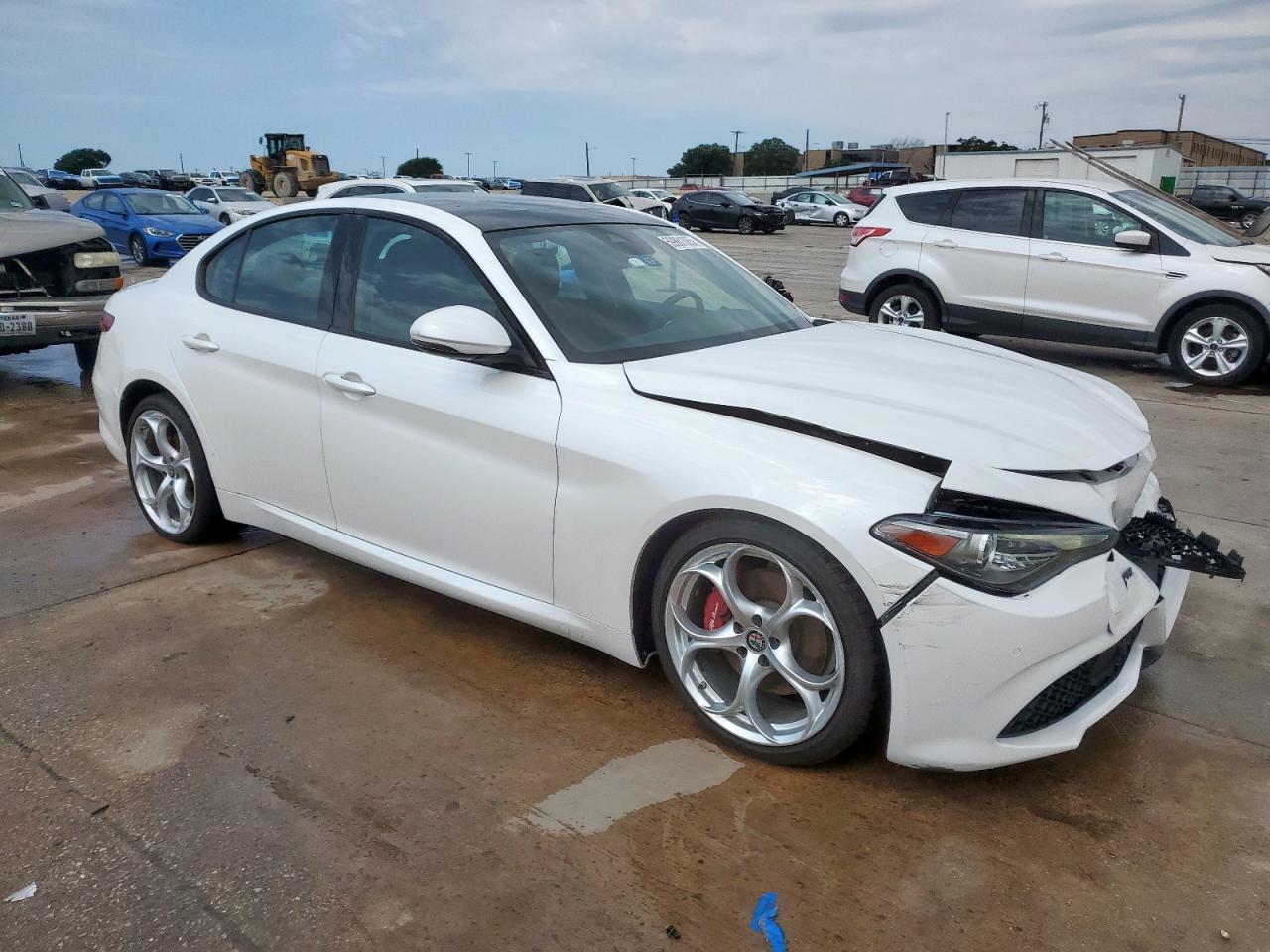2018 ALFA ROMEO GIULIA TI photo 4