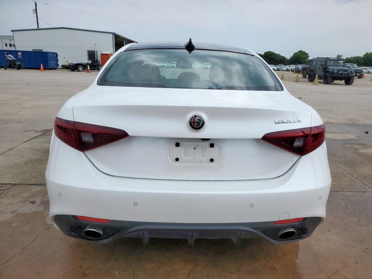 2018 ALFA ROMEO GIULIA TI photo 6