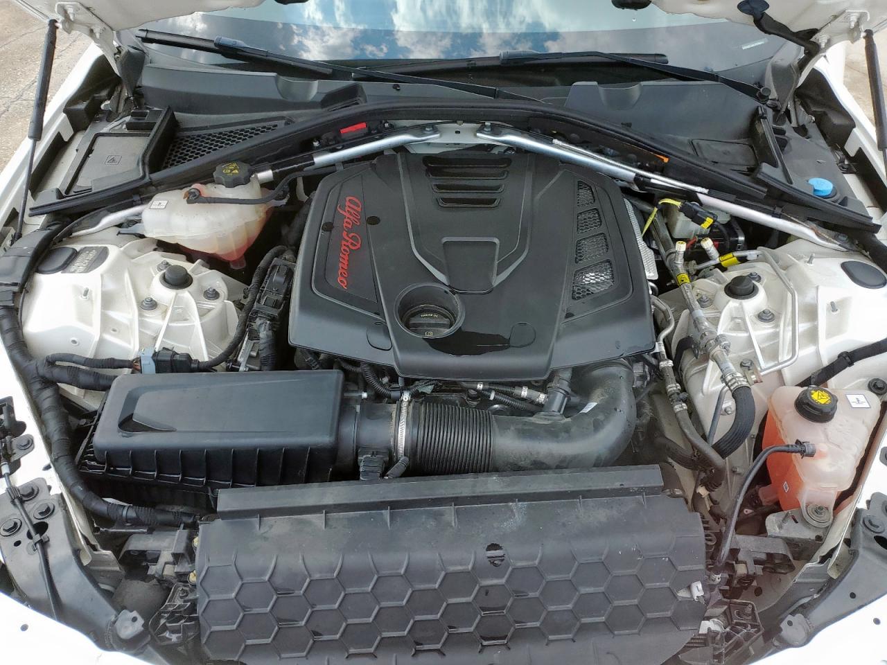 2018 ALFA ROMEO GIULIA TI photo 11