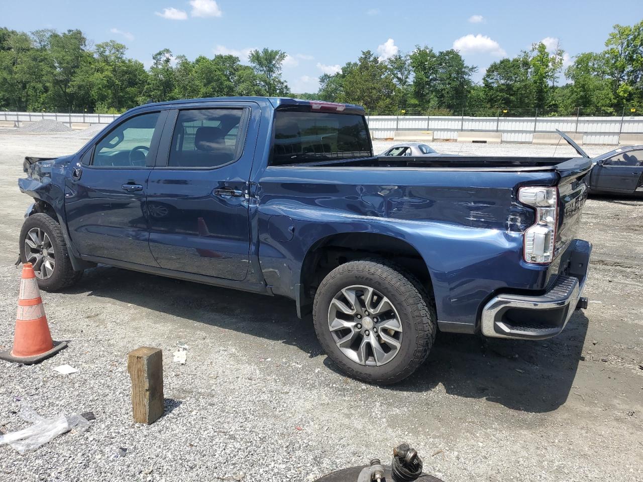 2021 CHEVROLET SILVERADO K1500 LT photo 3