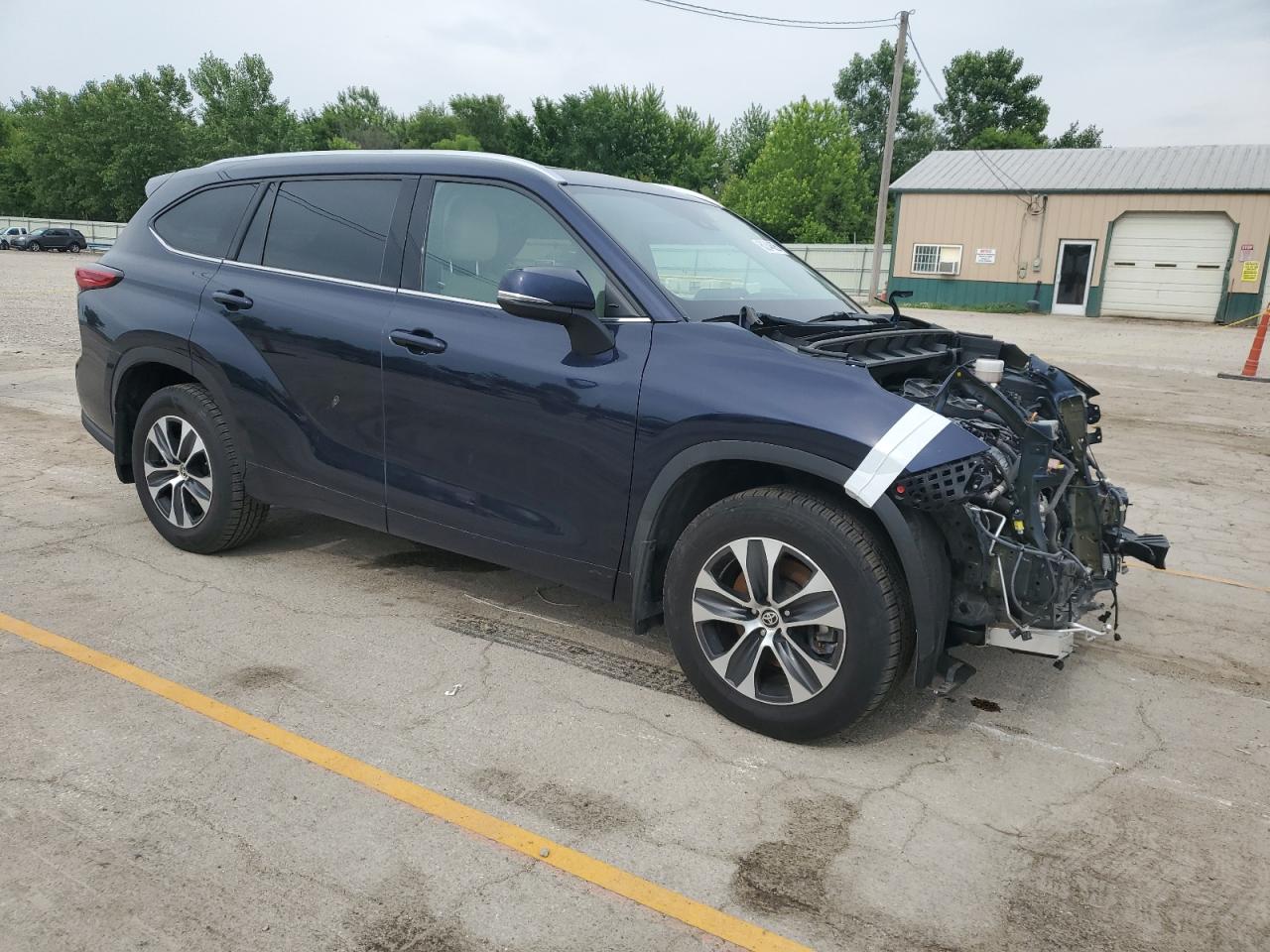 2021 TOYOTA HIGHLANDER XLE photo 7
