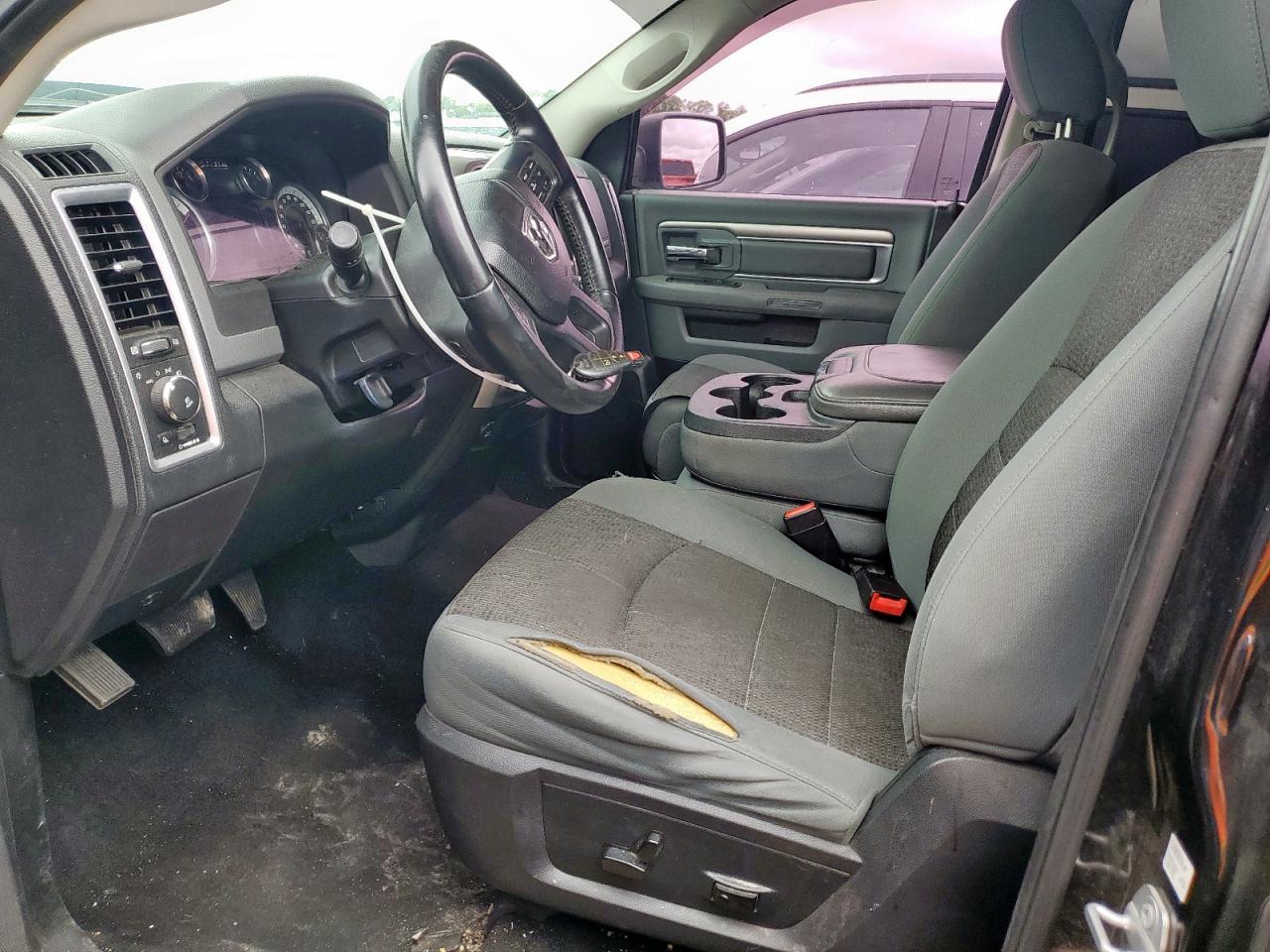 2016 RAM 1500 SLT photo 13