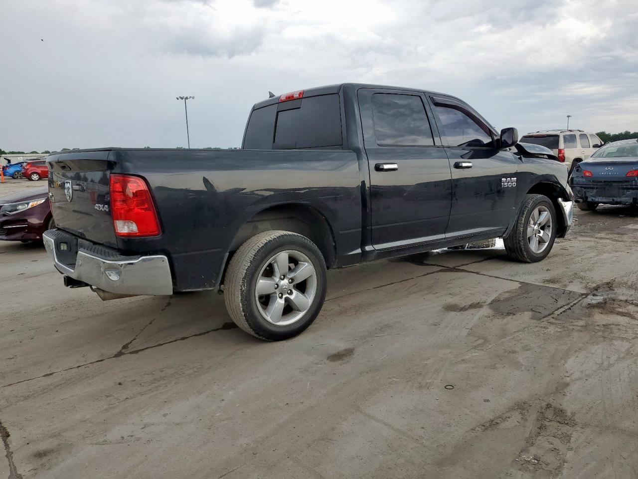 2016 RAM 1500 SLT photo 5