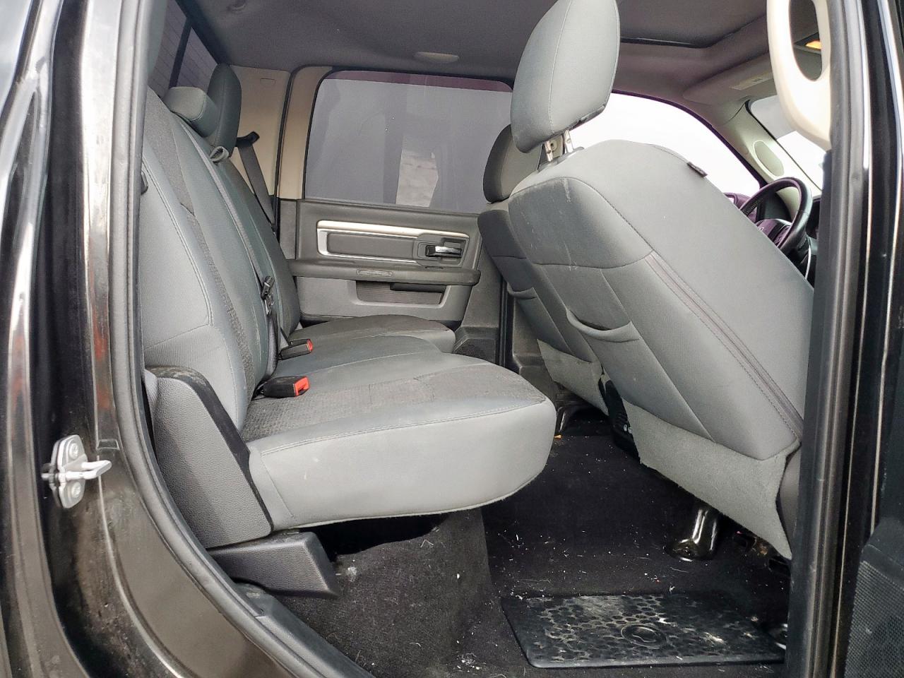 2016 RAM 1500 SLT photo 19