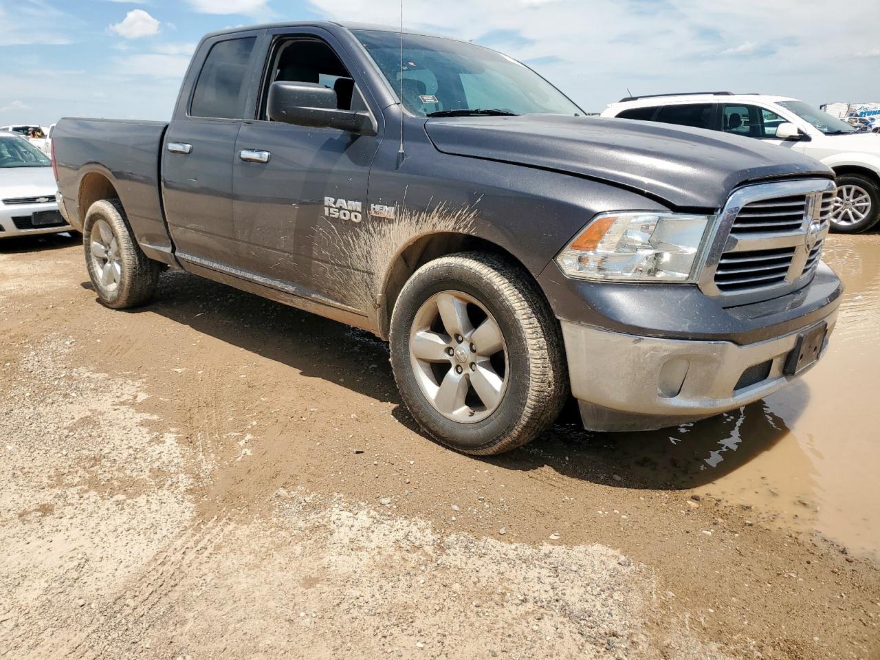 2016 RAM 1500 SLT photo 4