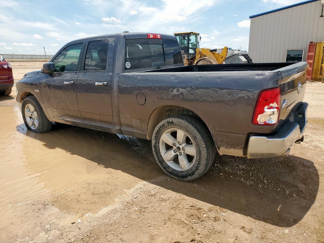 2016 RAM 1500 SLT photo 2