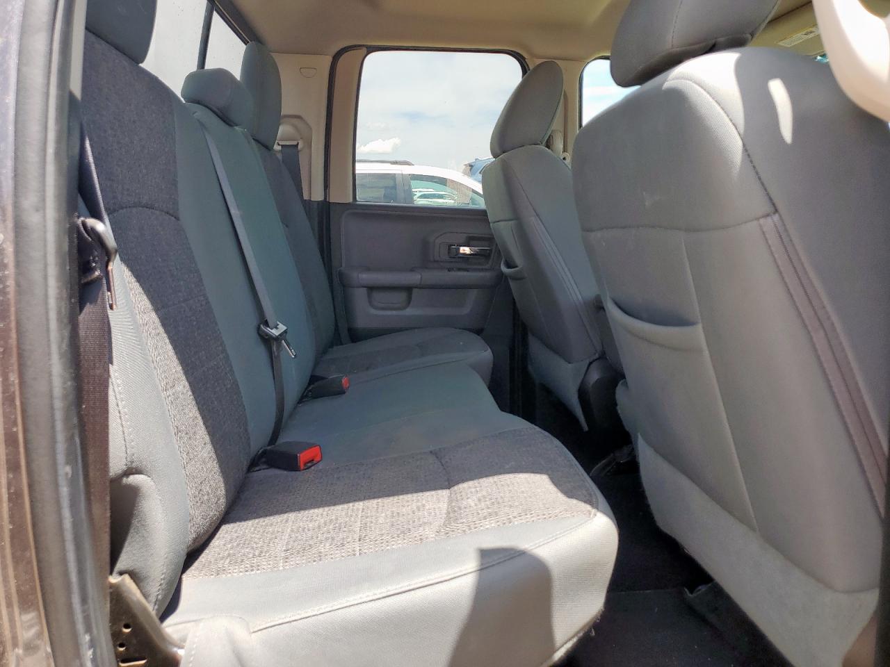 2016 RAM 1500 SLT photo 10