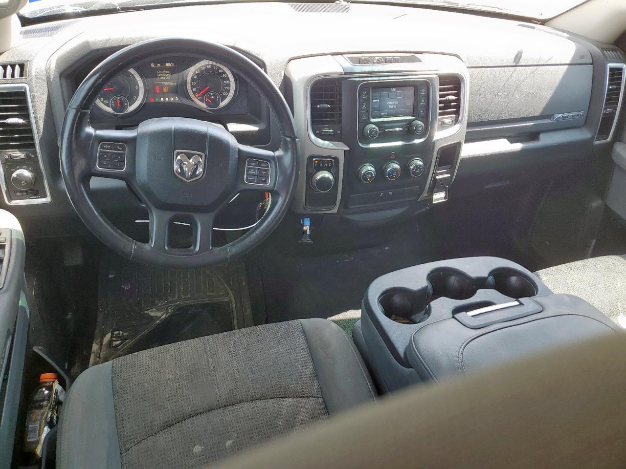 2016 RAM 1500 SLT photo 8