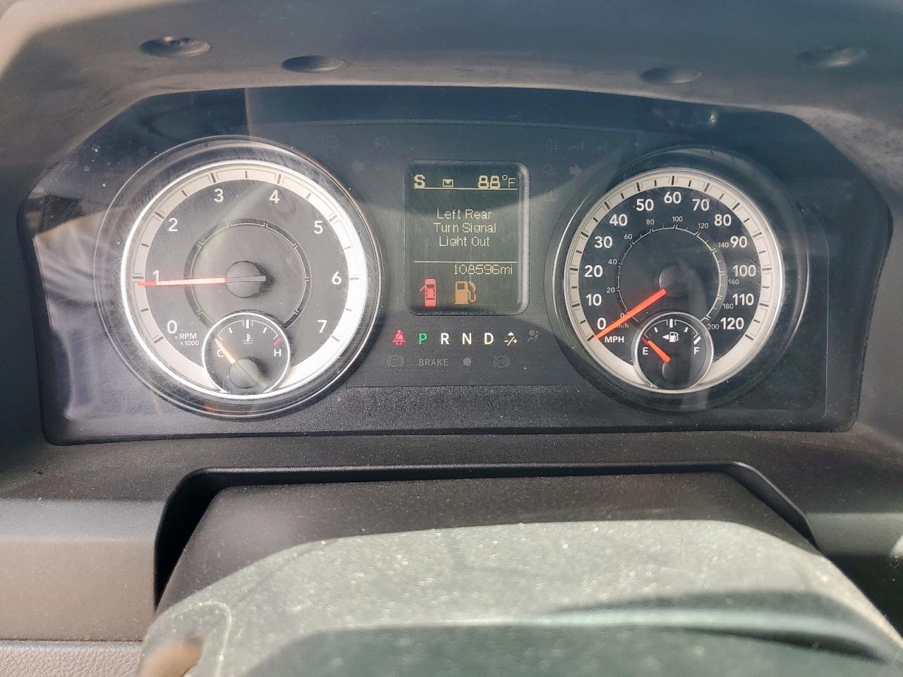 2016 RAM 1500 SLT photo 9