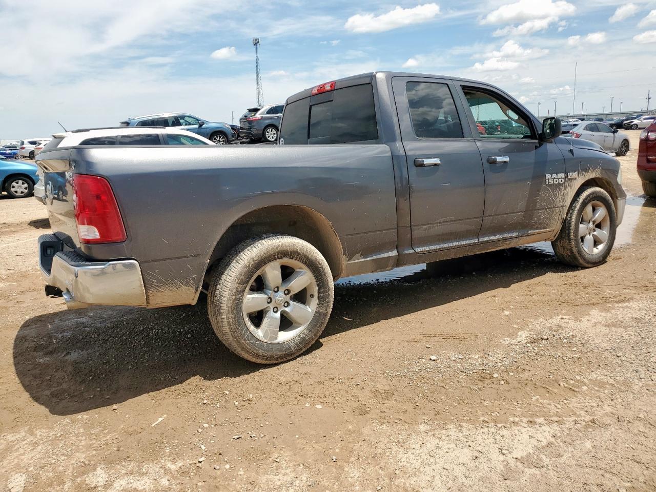 2016 RAM 1500 SLT photo 3