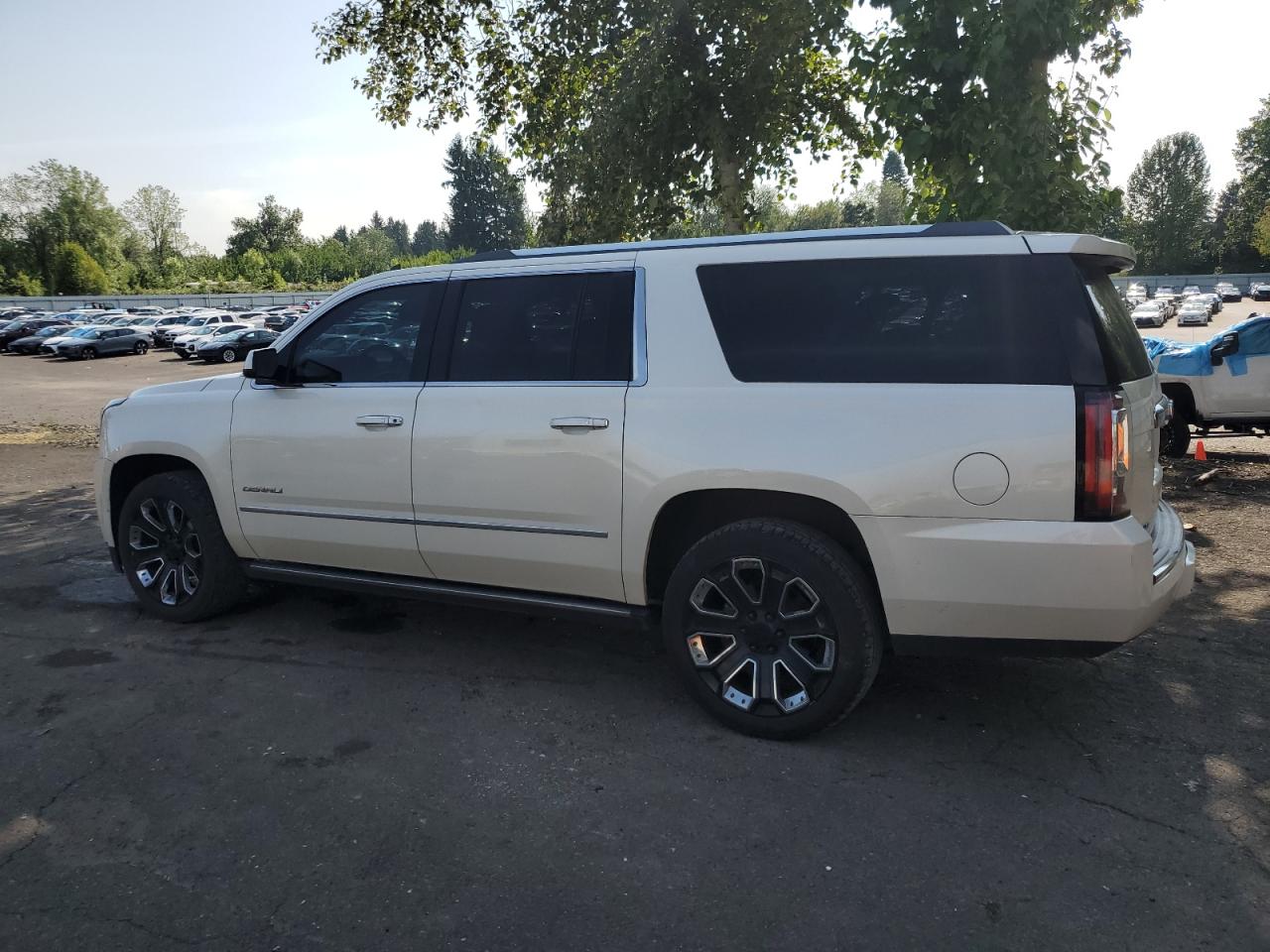 2015 GMC YUKON XL DENALI photo 3