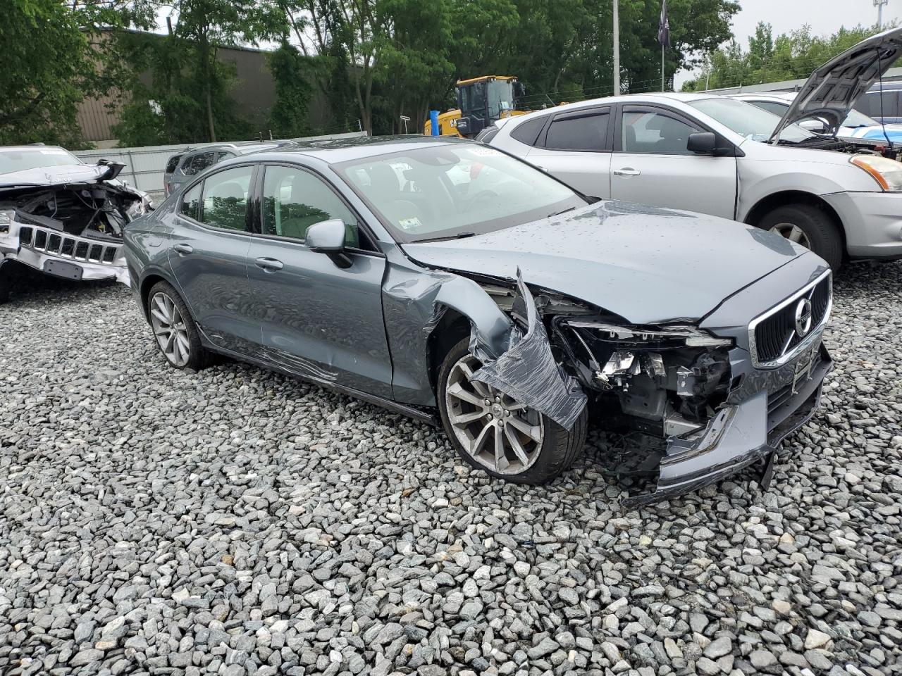2021 VOLVO S60 T6 MOMENTUM photo 4