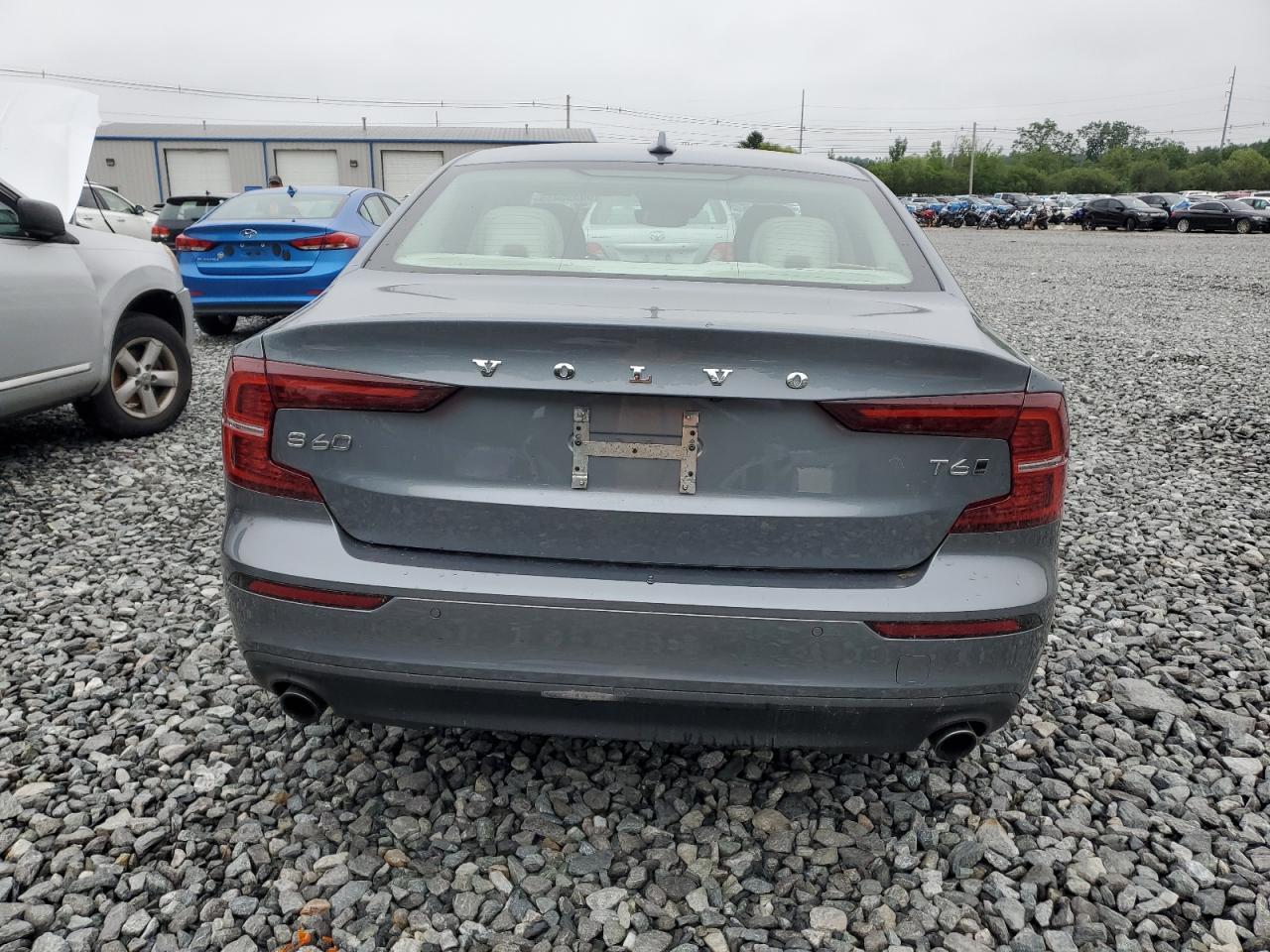 2021 VOLVO S60 T6 MOMENTUM photo 6
