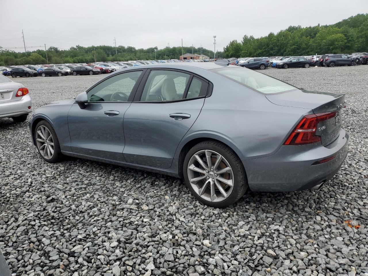 2021 VOLVO S60 T6 MOMENTUM photo 2