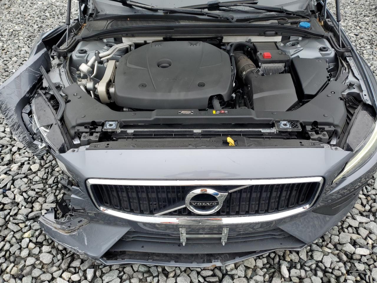 2021 VOLVO S60 T6 MOMENTUM photo 11