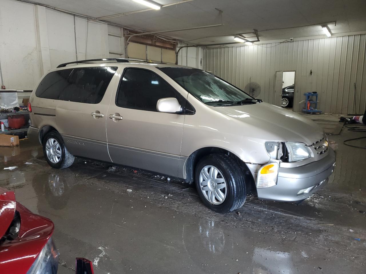 2002 TOYOTA SIENNA XLE photo 10