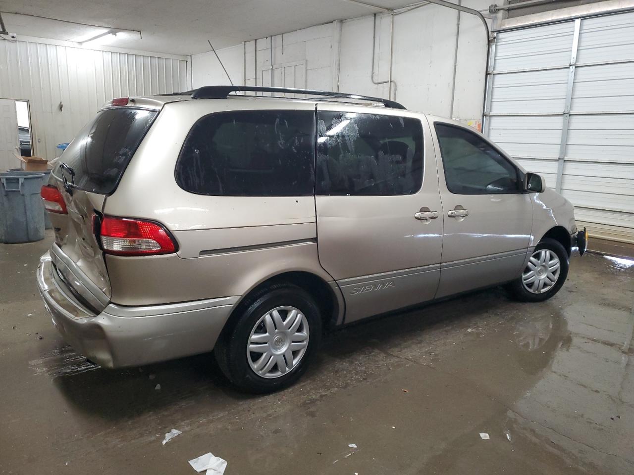 2002 TOYOTA SIENNA XLE photo 7