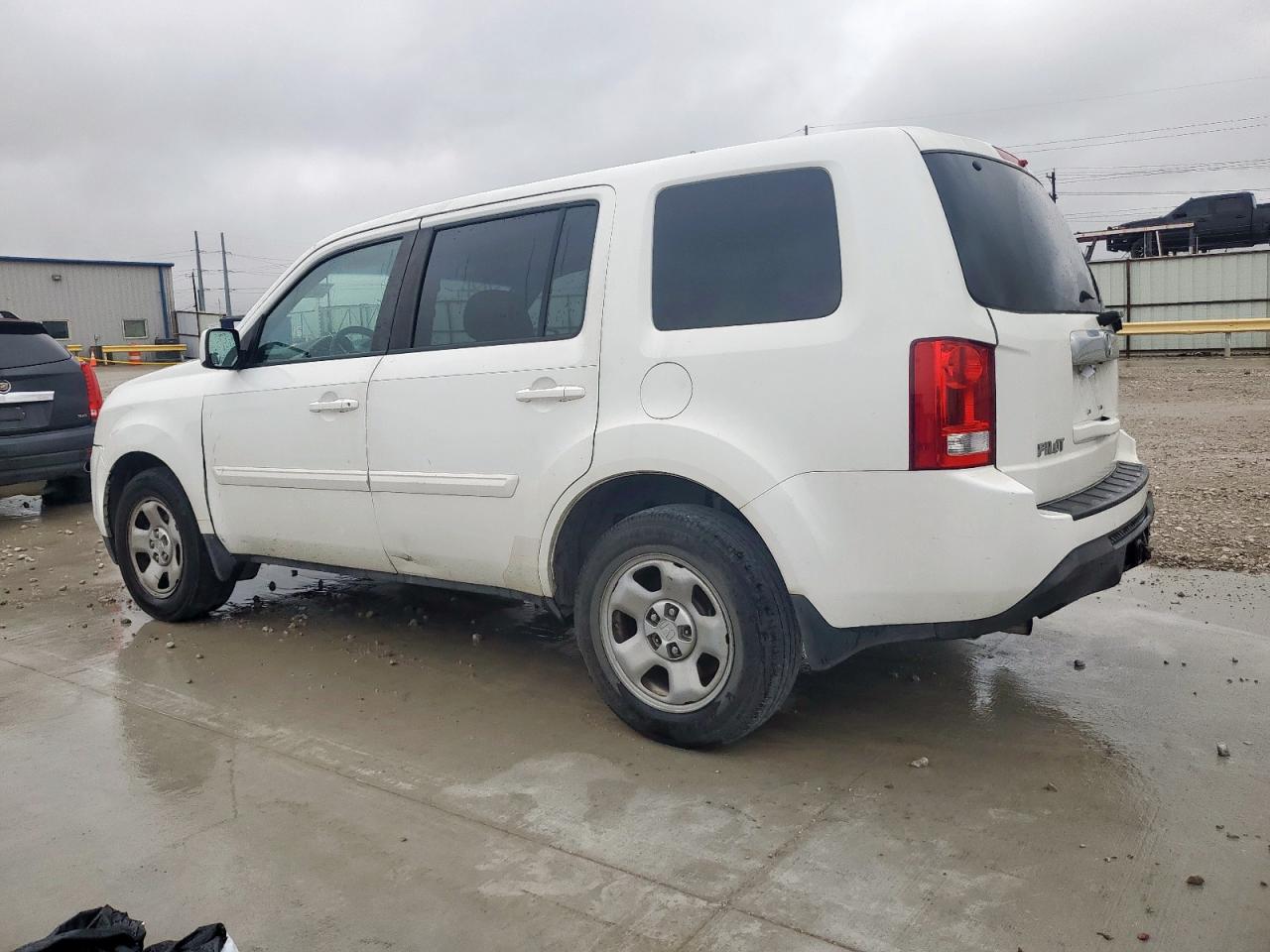 2015 HONDA PILOT LX photo 2