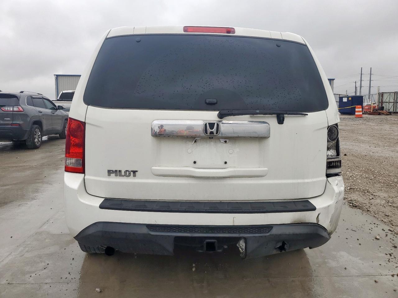 2015 HONDA PILOT LX photo 6