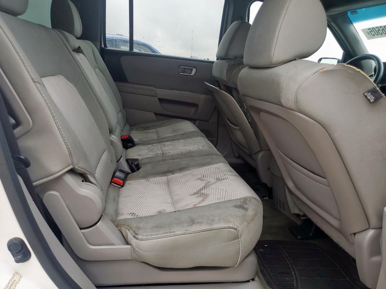 2015 HONDA PILOT LX photo 11