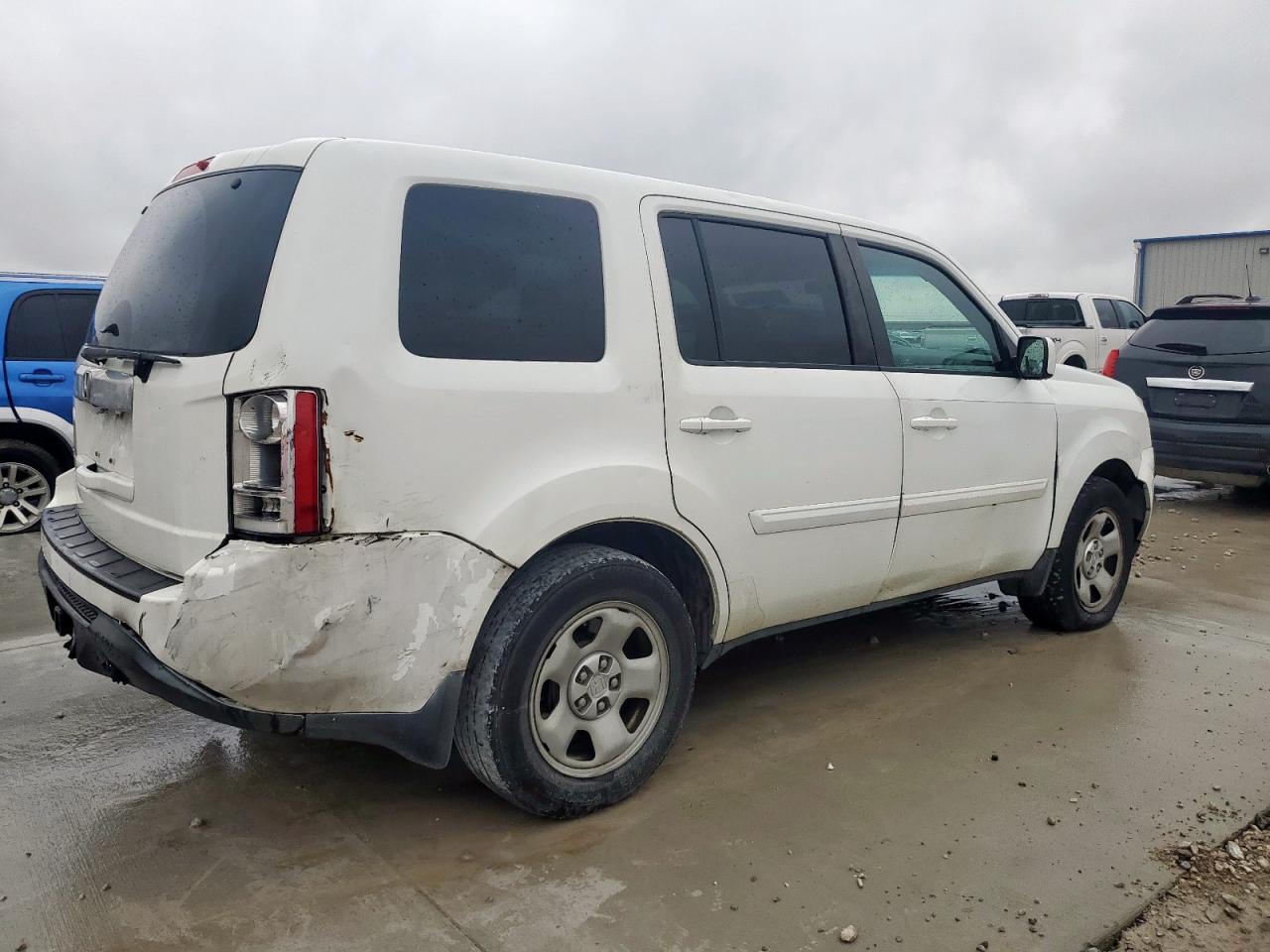 2015 HONDA PILOT LX photo 3