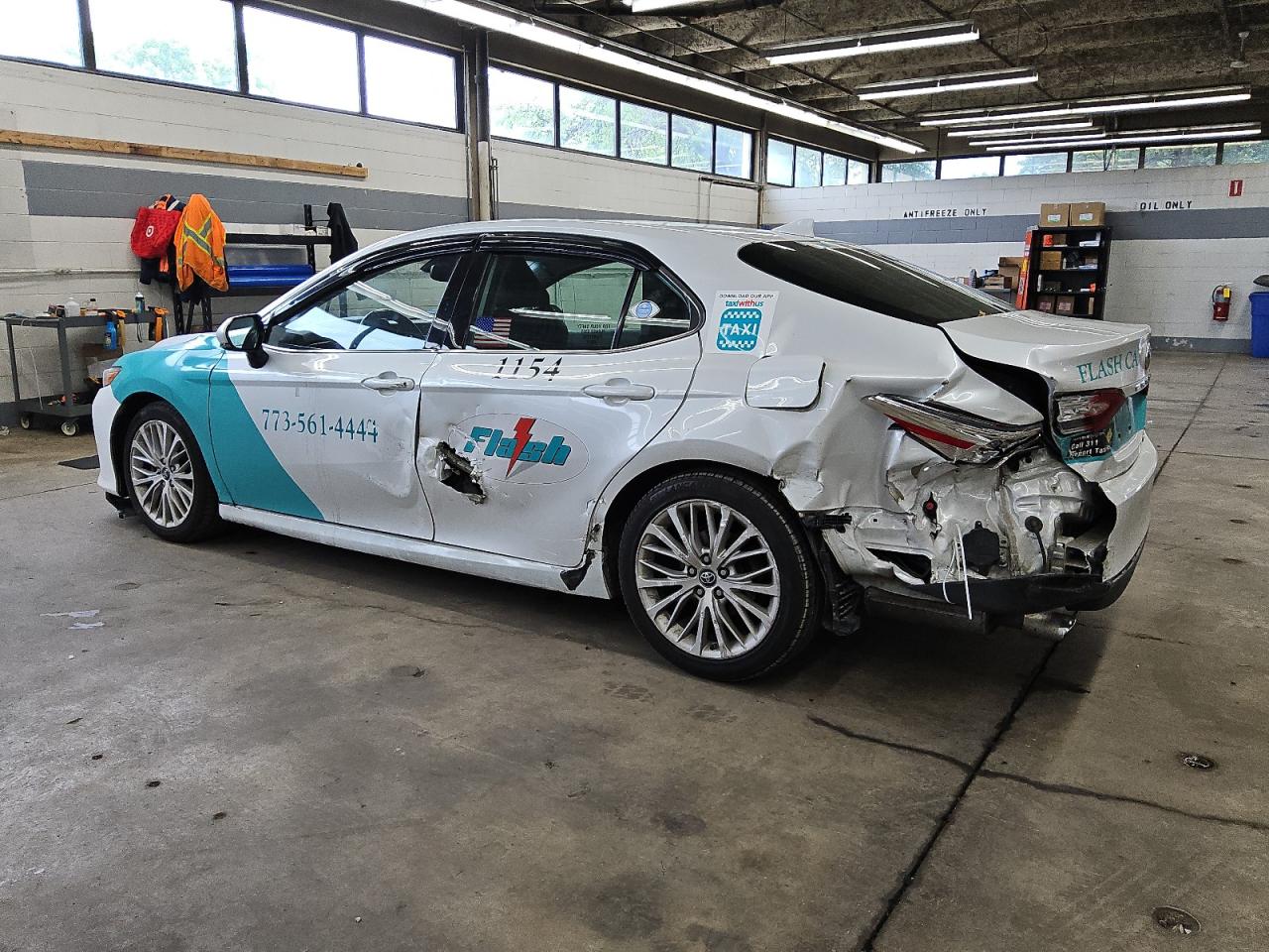 2019 TOYOTA CAMRY HYBRID photo 2