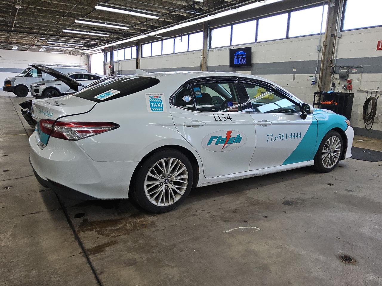 2019 TOYOTA CAMRY HYBRID photo 3