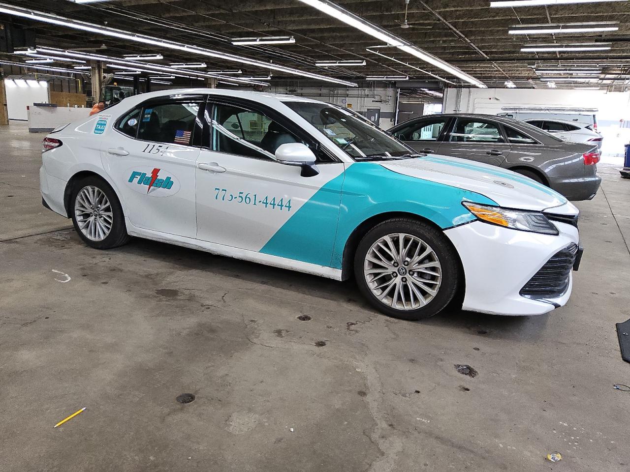2019 TOYOTA CAMRY HYBRID photo 4