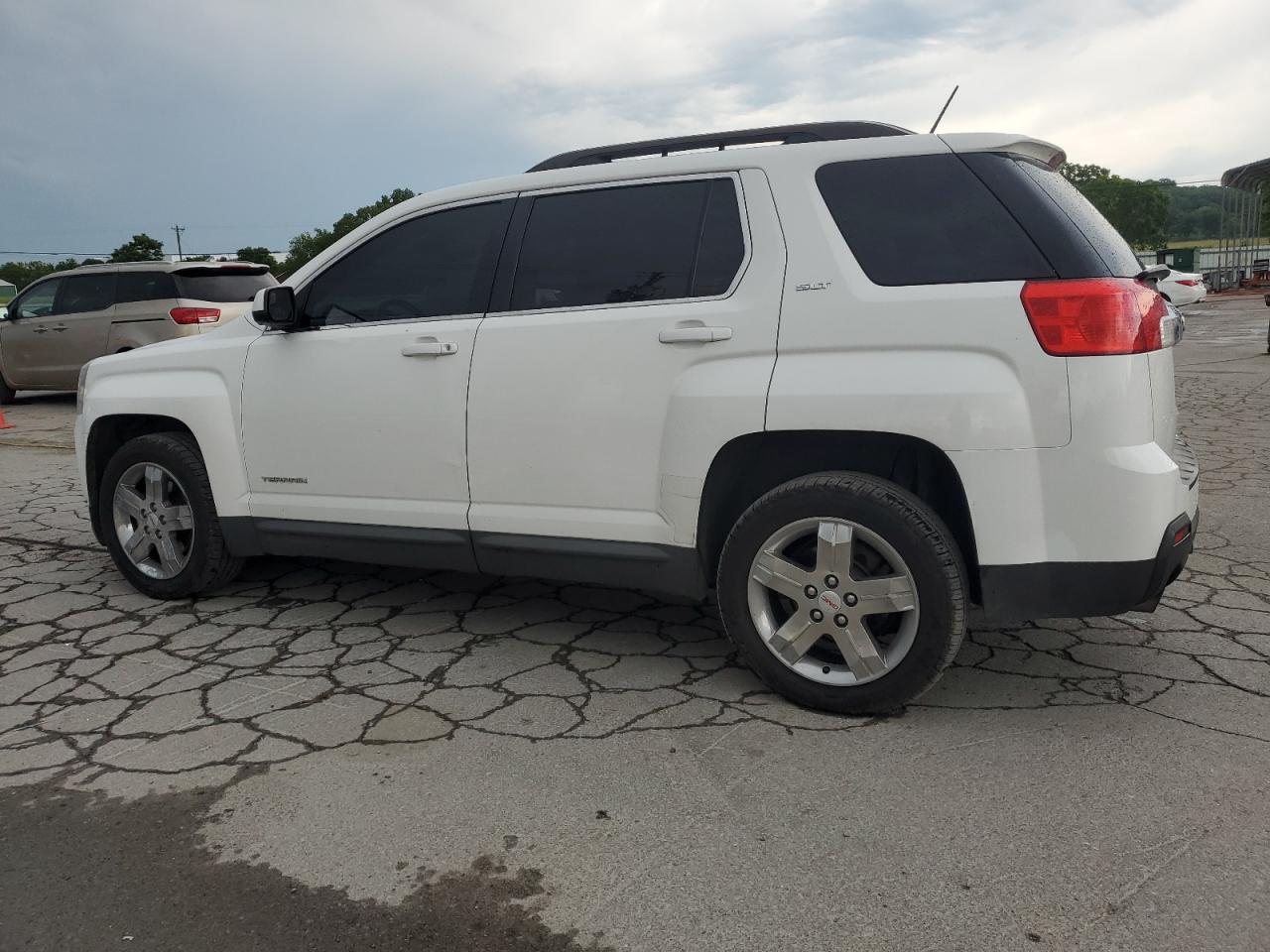 2013 GMC TERRAIN SLT photo 2